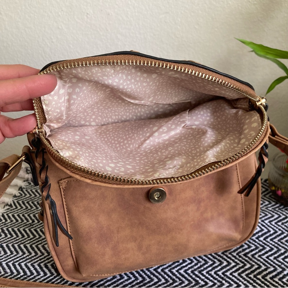 Crossbody / Shoulder back with extendable bottom - Picture 7 of 7